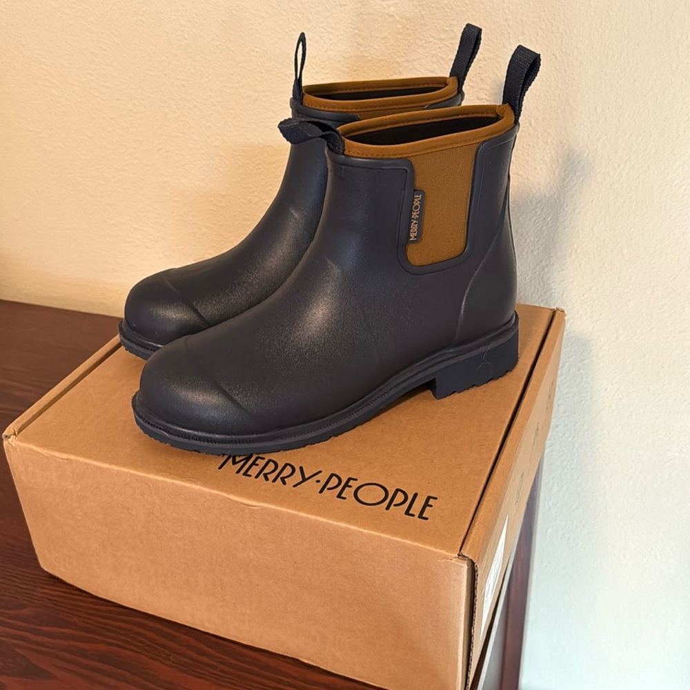 Never worn Merry People Bobbi Boot
